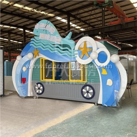 Mobiler Kiosk mit geschnitztem Metallbrett